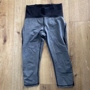 On trend Capri- style grey heathered lululemon size 6